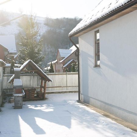 Mizhhirya  Sunhouseヴィラ エクステリア 写真