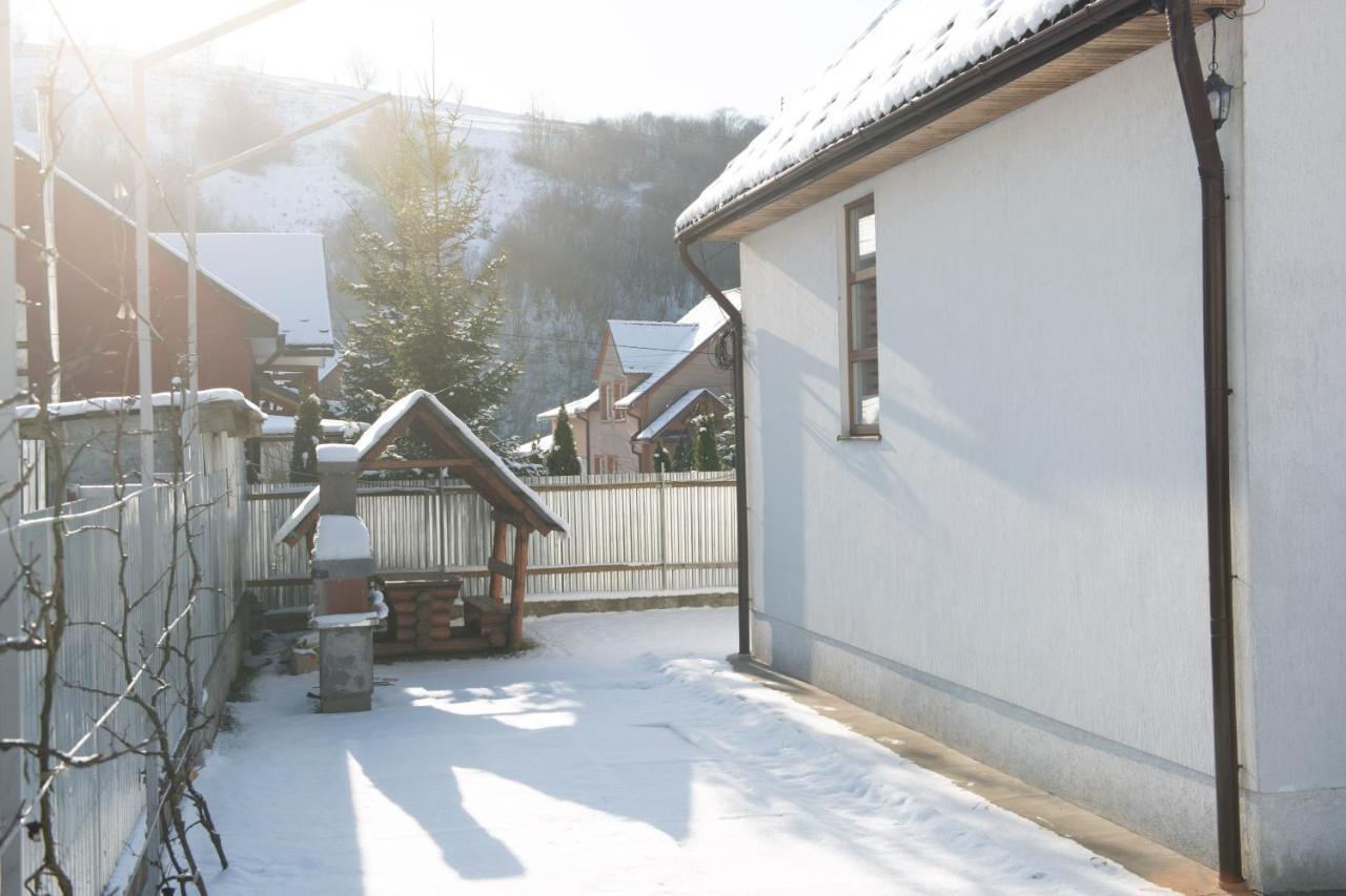 Mizhhirya  Sunhouseヴィラ エクステリア 写真